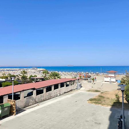 13 Sandy Beach Mackenzie Larnaca Exterior foto