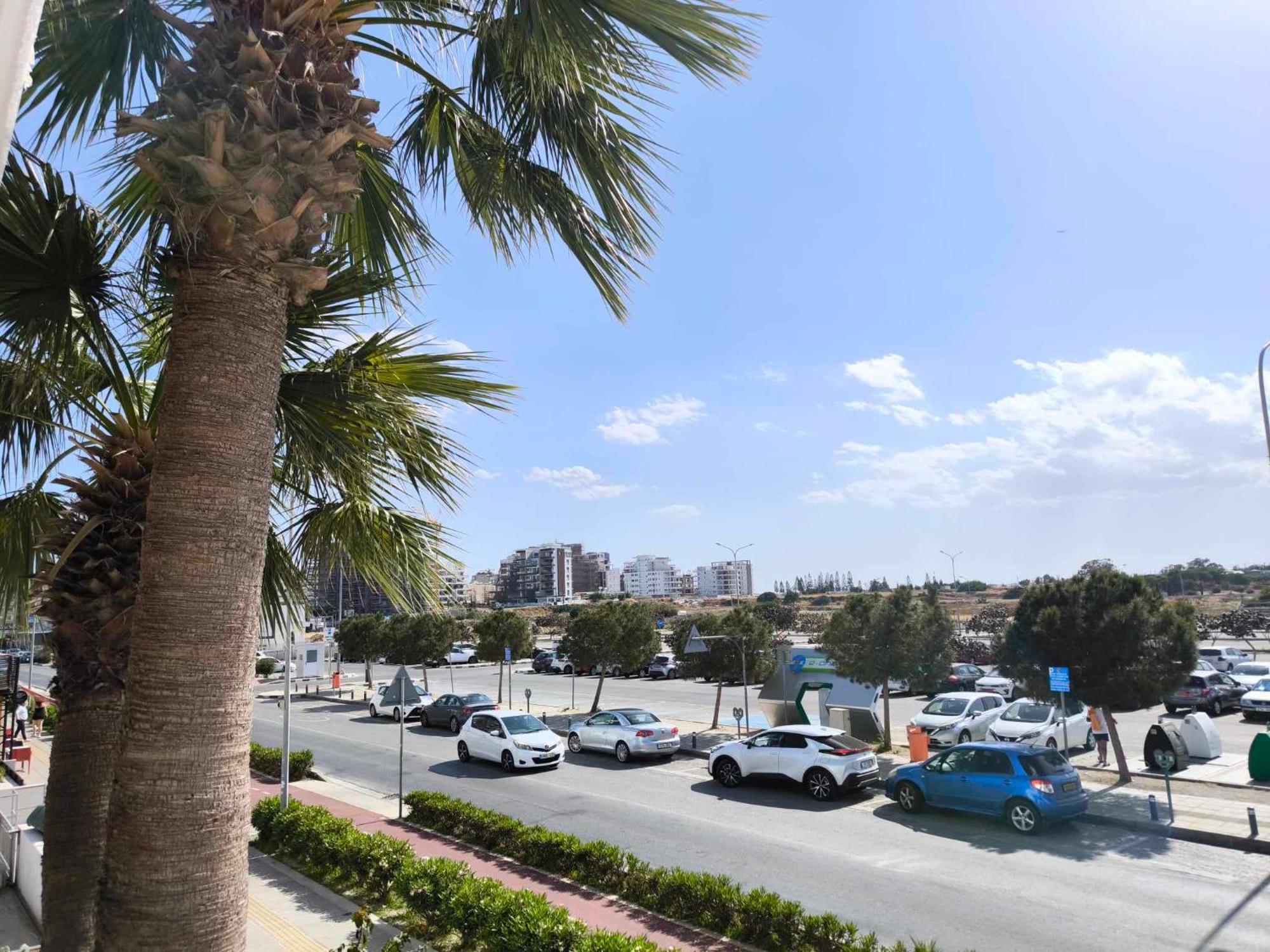 13 Sandy Beach Mackenzie Larnaca Exterior foto